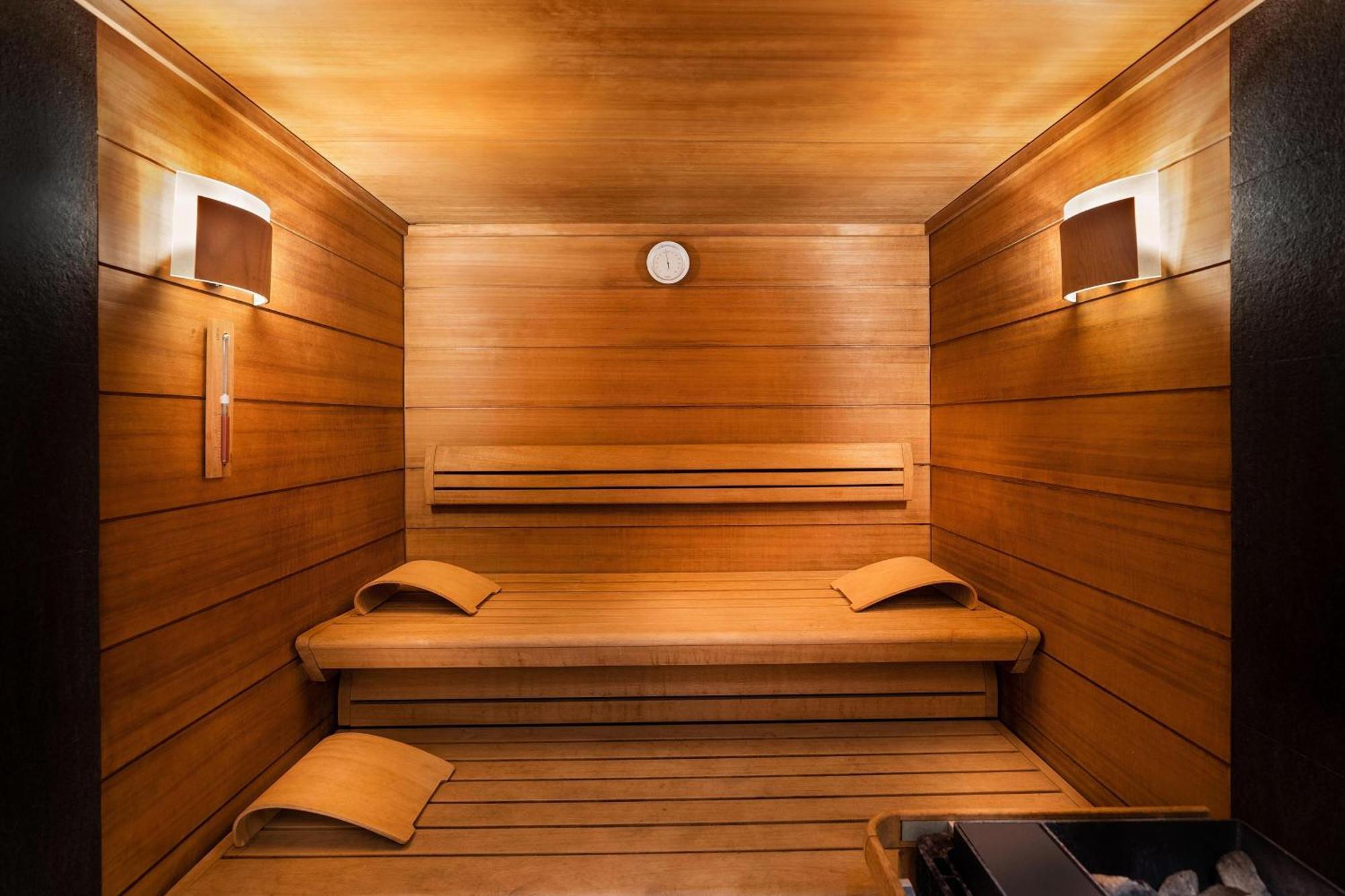 Sheraton Baku Intourist Εξωτερικό φωτογραφία A modern Finnish sauna
