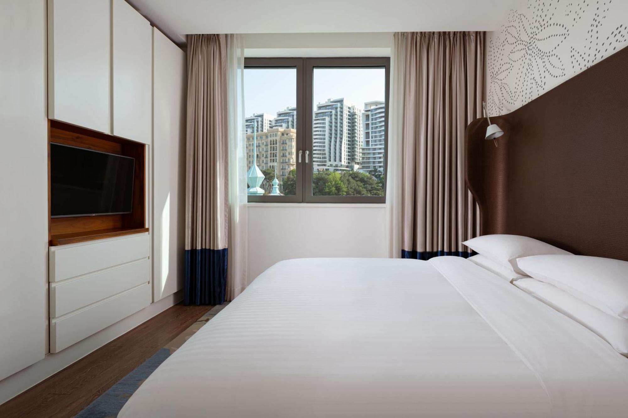 Sheraton Baku Intourist Εξωτερικό φωτογραφία A bedroom at the hotel
