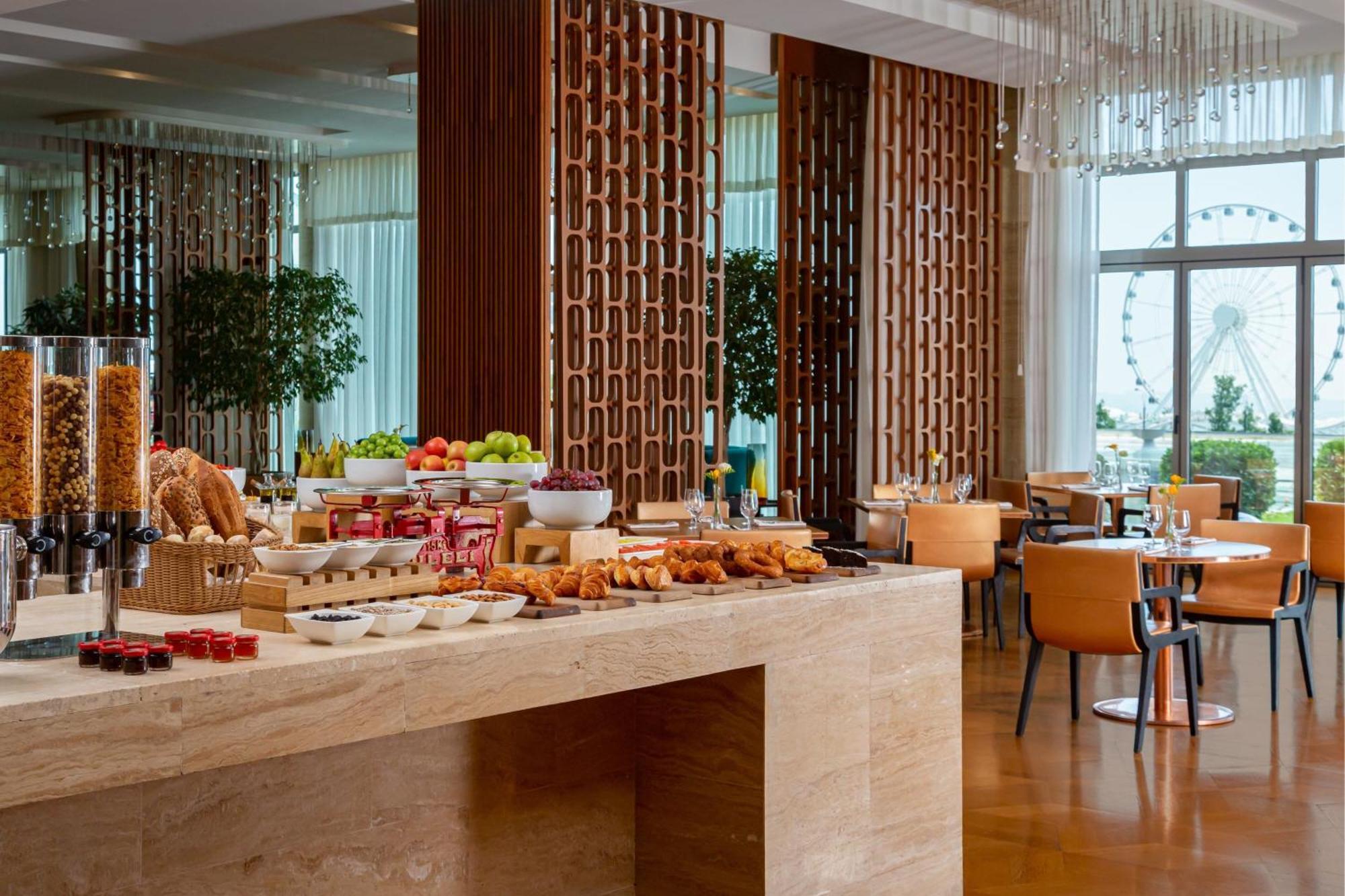 Sheraton Baku Intourist Εξωτερικό φωτογραφία The Lounge at the airport