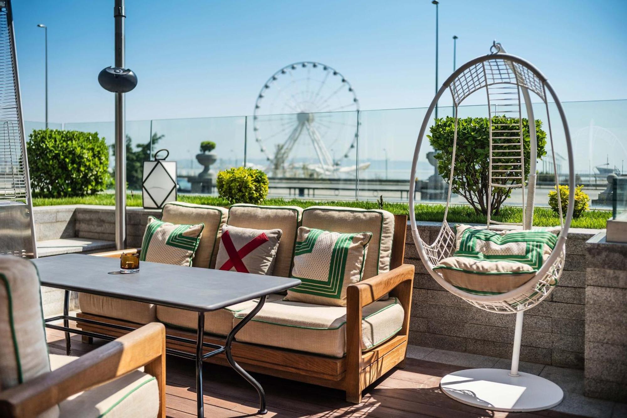 Sheraton Baku Intourist Εξωτερικό φωτογραφία The Sky Bar