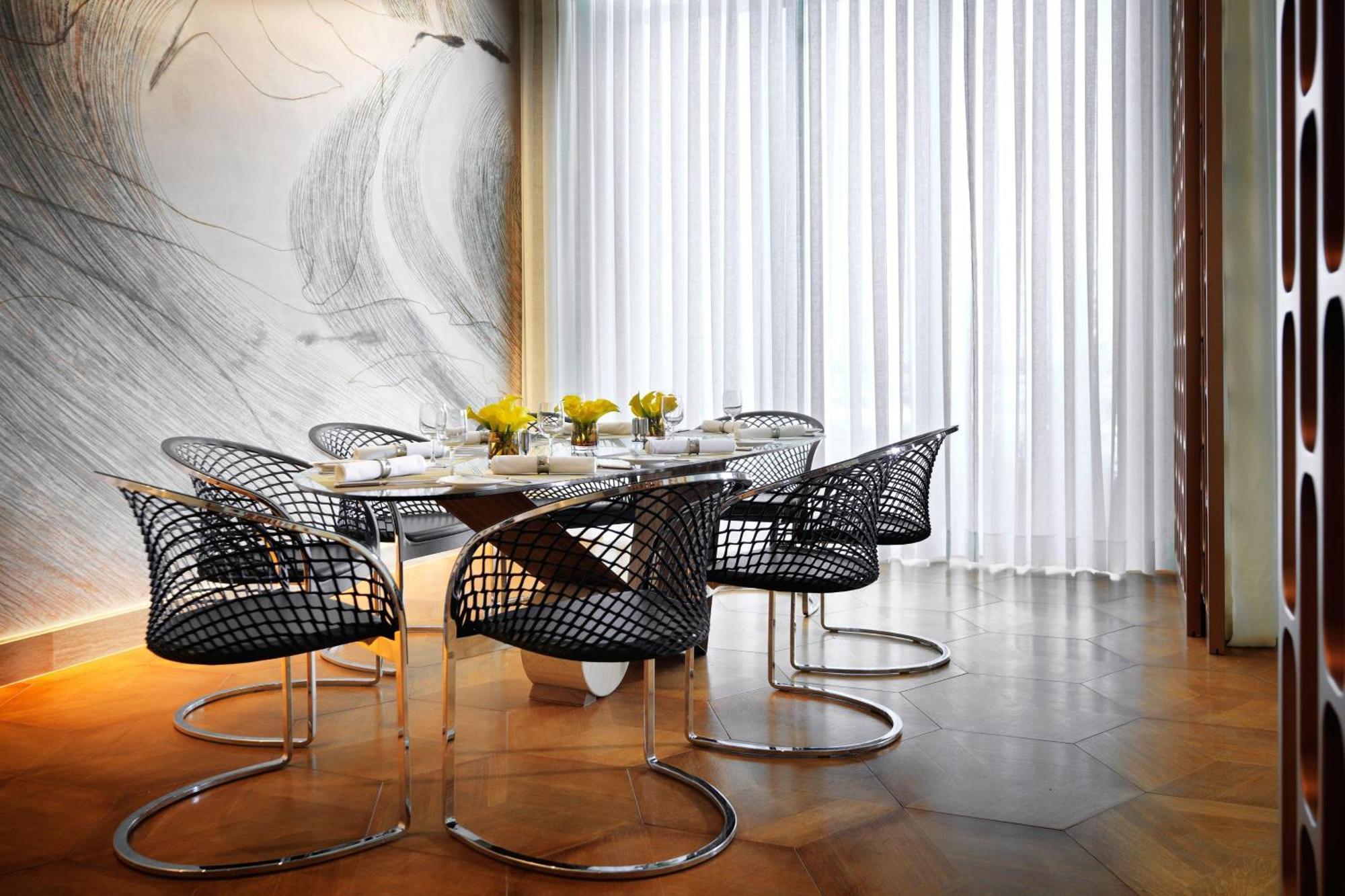 Sheraton Baku Intourist Εξωτερικό φωτογραφία S 64 chairs