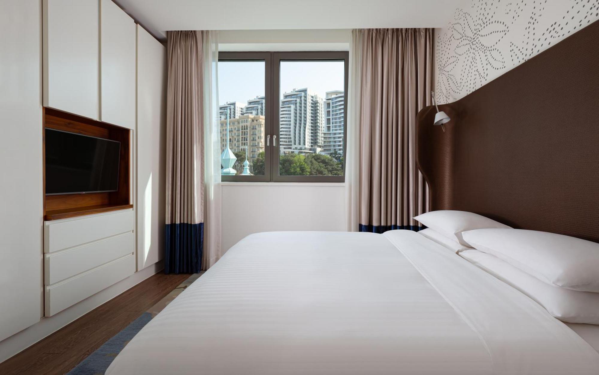 Sheraton Baku Intourist Εξωτερικό φωτογραφία A bedroom at the hotel